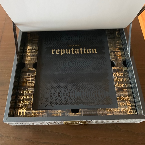 Taylor Swift Reputation VIP box - Picture 4 of 7
